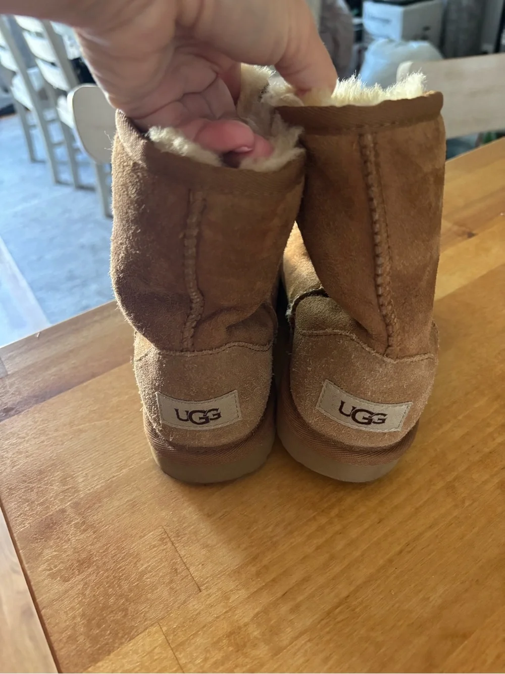 UGG Kids Short Faux-Shearling Boots - Chestnut - size 1
